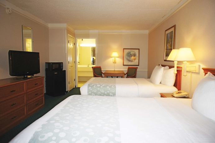 Imagen de la habitación del Hotel La Quinta Inn by Wyndham Tampa Bay Pinellas Park Clearwater. Foto 6