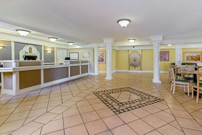 Imagen de los interiores del Hotel La Quinta Inn by Wyndham Tampa Bay Pinellas Park Clearwater. Foto 17