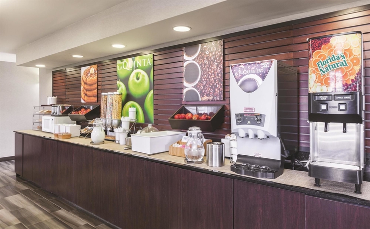 Imagen del bar/restaurante del Hotel La Quinta Inn by Wyndham Tucson East. Foto 3