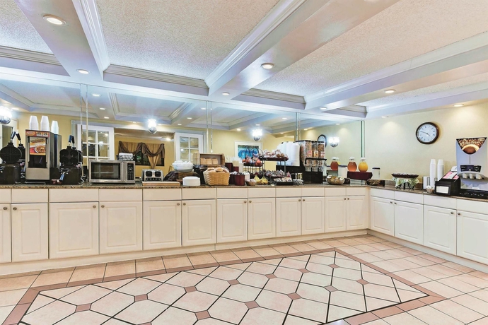 Imagen del bar/restaurante del Hotel La Quinta Inn by Wyndham West Palm Beach - Florida Turnpike. Foto 3