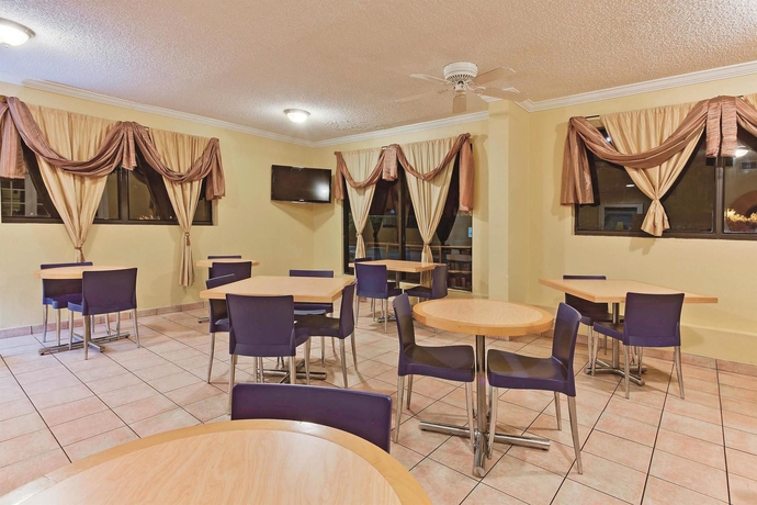 Imagen del bar/restaurante del Hotel La Quinta Inn by Wyndham West Palm Beach - Florida Turnpike. Foto 4