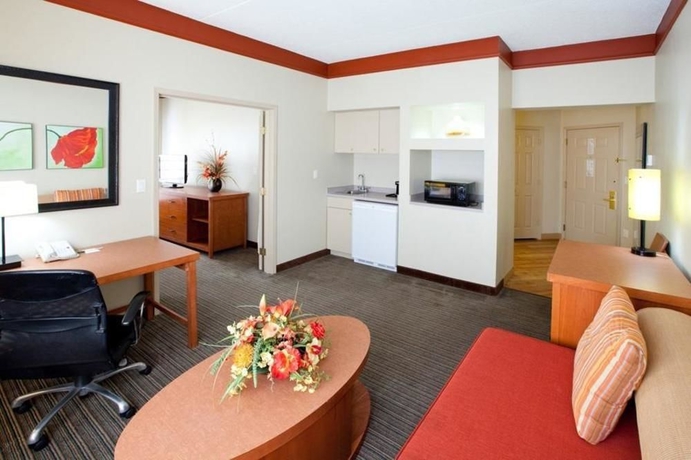 Imagen de la habitación del Hotel La Quinta Inn y Suites Alexandria Airport. Foto 5