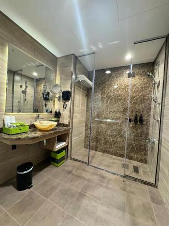 Imagen de la habitación del Hotel La Quinta by Wyndham Abu Dhabi Al Wahda. Foto 12