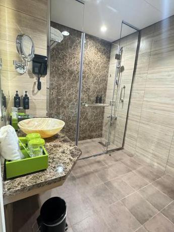 Imagen de la habitación del Hotel La Quinta by Wyndham Abu Dhabi Al Wahda. Foto 15