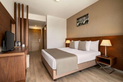 Imagen de la habitación del Hotel La Quinta by Wyndham Cesme. Foto 12