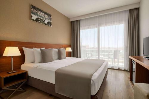 Imagen de la habitación del Hotel La Quinta by Wyndham Cesme. Foto 15