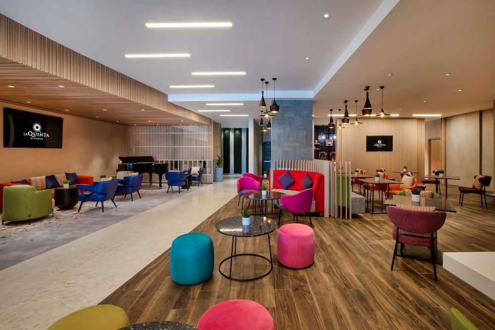 Imagen de los interiores del Hotel La Quinta by Wyndham Dubai Jumeirah. Foto 18