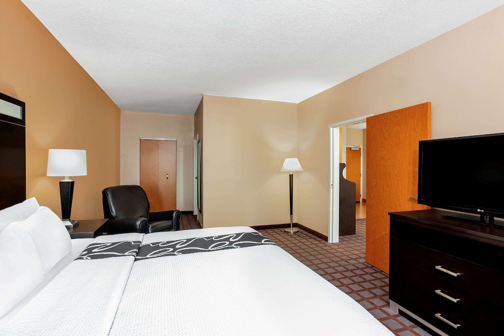 Imagen de la habitación del Hotel La Quinta by Wyndham Indianapolis Airport Plainfield. Foto 11