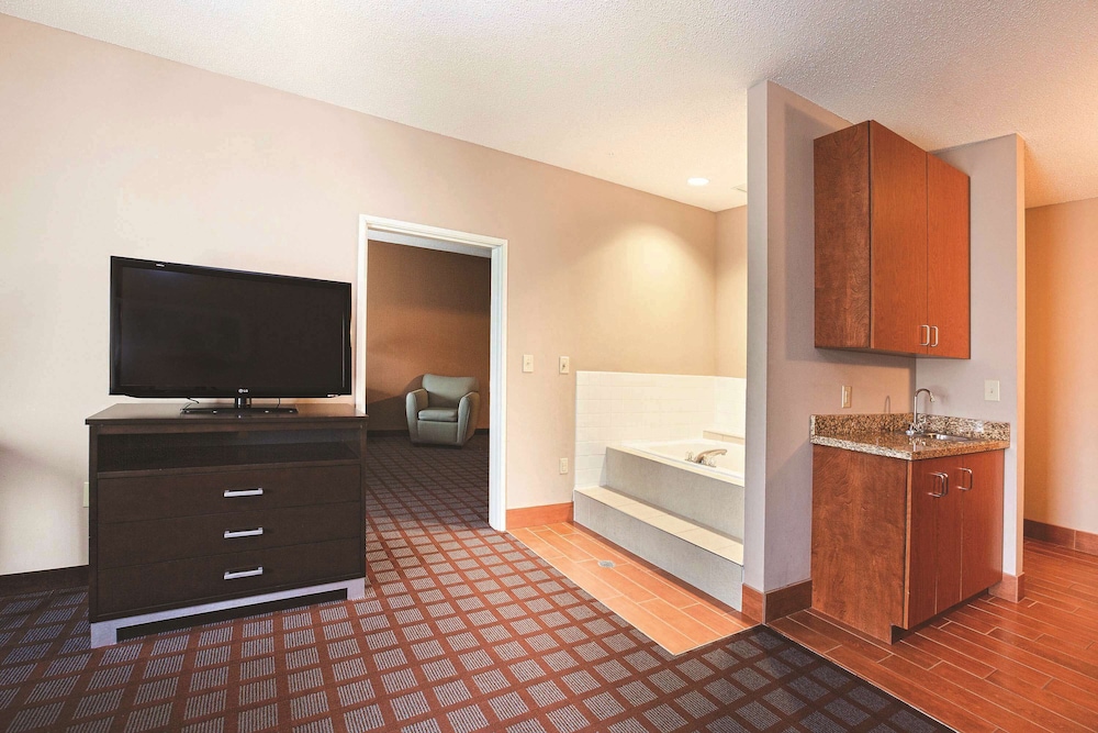 Imagen de la habitación del Hotel La Quinta by Wyndham Indianapolis Airport Plainfield. Foto 12