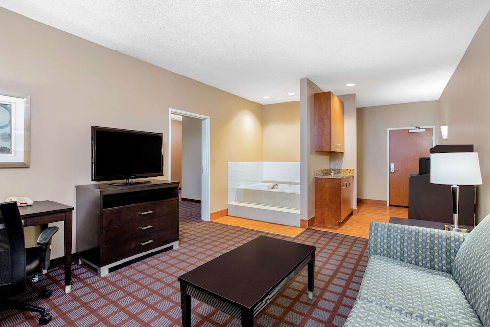 Imagen de la habitación del Hotel La Quinta by Wyndham Indianapolis Airport Plainfield. Foto 14