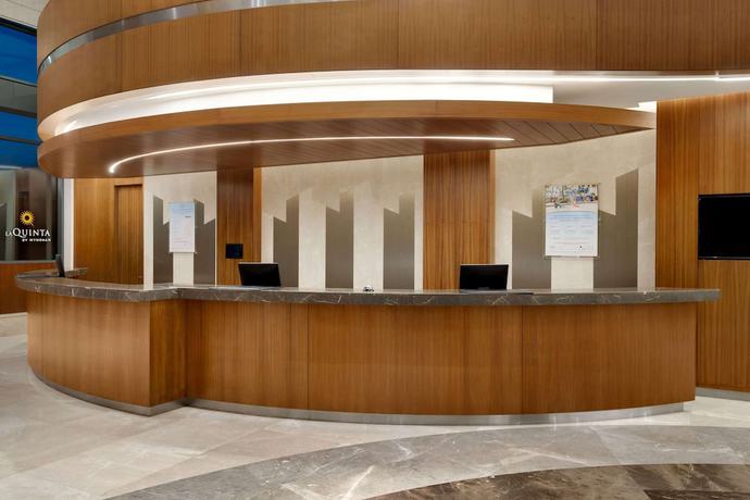 Imagen de los interiores del Hotel La Quinta by Wyndham Istanbul Gunesli. Foto 13