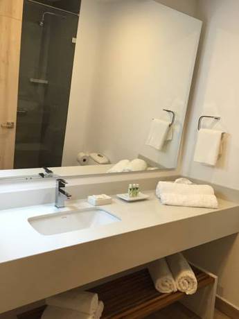 Imagen de la habitación del Hotel La Quinta by Wyndham Medellin. Foto 8