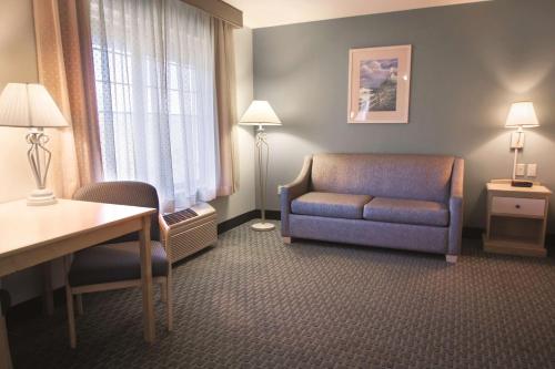 Imagen de la habitación del Hotel La Quinta by Wyndham Newport. Foto 6
