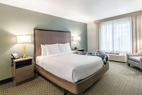 Imagen de la habitación del Hotel La Quinta by Wyndham Newport. Foto 9