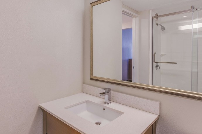 Imagen de la habitación del Hotel La Quinta by Wyndham Philadelphia Airport. Foto 3
