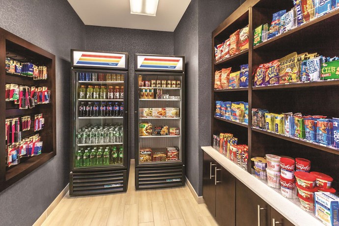 Imagen de los interiores del Hotel La Quinta by Wyndham Philadelphia Airport. Foto 16