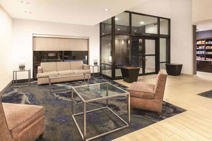 Imagen de los interiores del Hotel La Quinta by Wyndham Philadelphia Airport. Foto 17