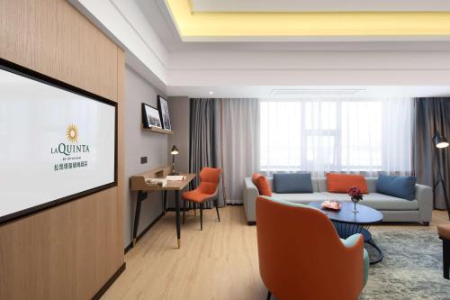 Imagen general del Hotel La Quinta by Wyndham Qionghai Yinhai. Foto 10