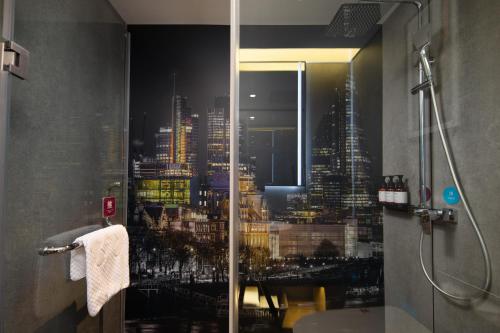 Imagen de la habitación del Hotel La Quinta by Wyndham Qionghai Yinhai. Foto 16