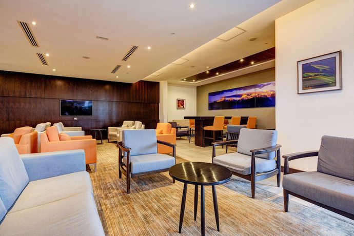Imagen de los interiores del Hotel La Quinta by Wyndham Santiago Aeropuerto. Foto 16