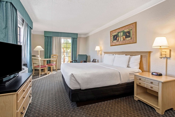 Imagen de la habitación del Hotel La Quinta by Wyndham St Petersburg-Clearwater. Foto 3