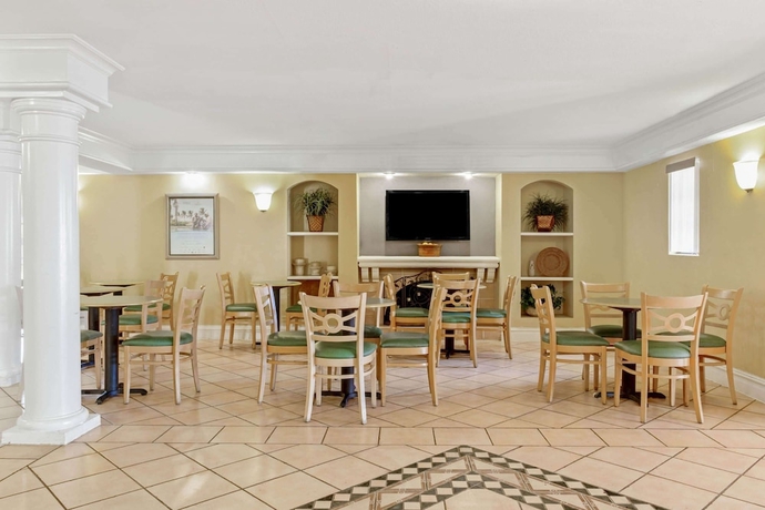 Imagen de los interiores del Hotel La Quinta by Wyndham St Petersburg-Clearwater. Foto 18