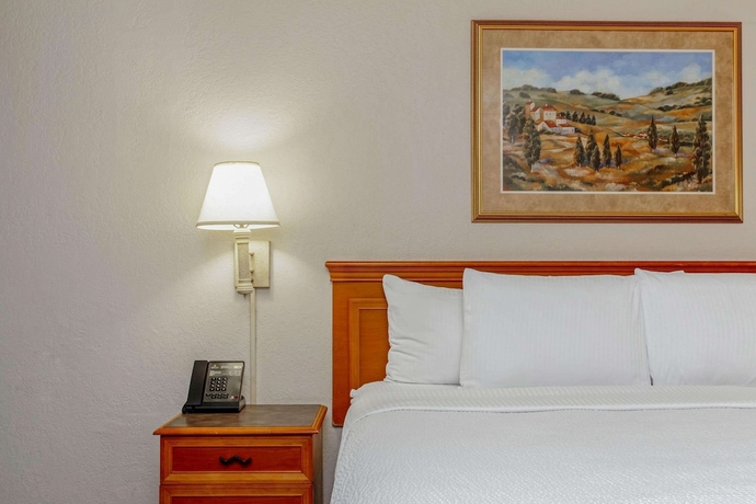 Imagen de la habitación del Hotel La Quinta by Wyndham St Petersburg-Clearwater. Foto 15