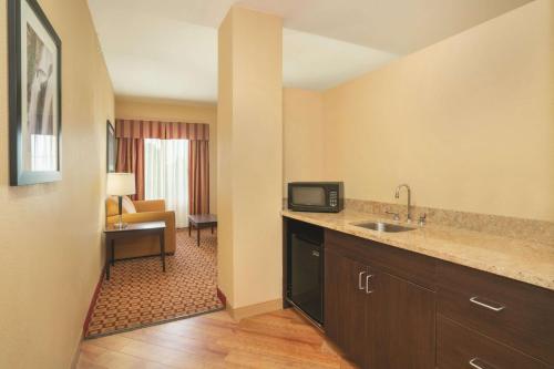 Imagen de la habitación del Hotel La Quinta by Wyndham Verona. Foto 6