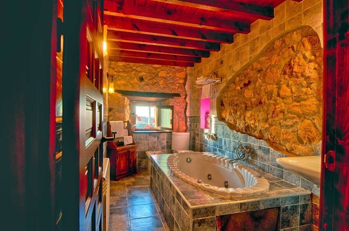 Imagen de la habitación del Hotel La Quintana De Vald&eacute;s. Foto 12