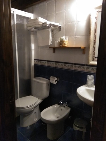 Imagen de la habitación del Hotel La Quintana De Vald&eacute;s. Foto 13