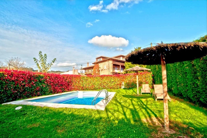 Imagen de la piscina del Hotel La Quintana De Vald&eacute;s. Foto 18