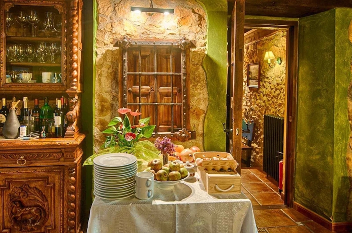 Imagen del bar/restaurante del Hotel La Quintana De Vald&eacute;s. Foto 4