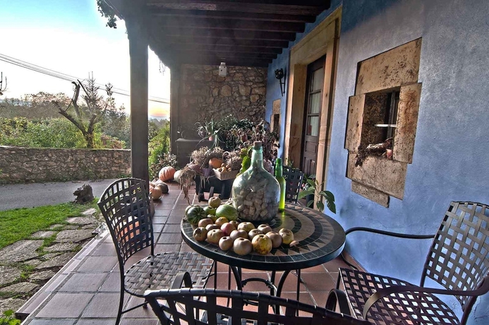 Imagen de los exteriores del Hotel La Quintana De Vald&eacute;s. Foto 15