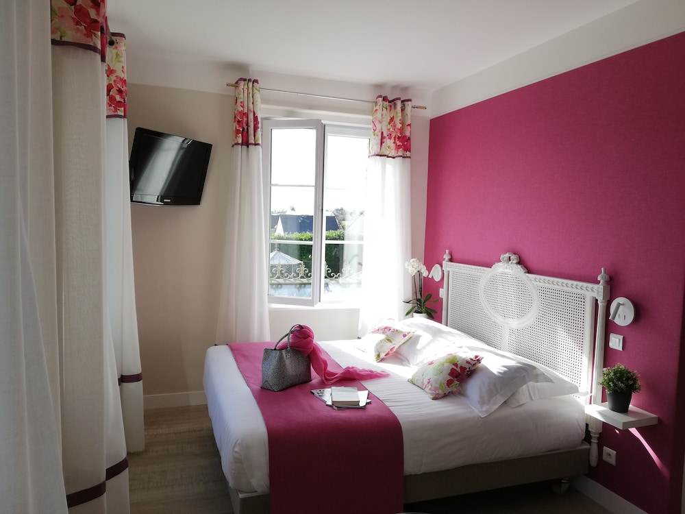 Imagen de la habitación del Hotel La Ramade. Foto 15