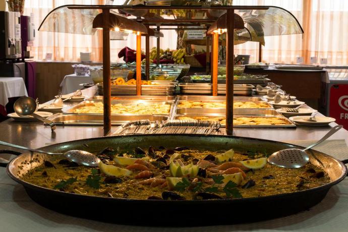 Imagen del bar/restaurante del Hotel La Rapita. Foto 5