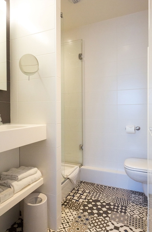 Imagen de la habitación del Hotel La R&eacute;gence, Courbevoie. Foto 6