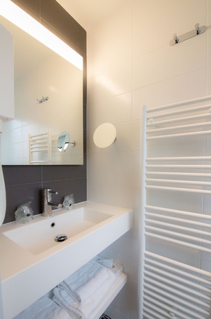 Imagen de la habitación del Hotel La R&eacute;gence, Courbevoie. Foto 13