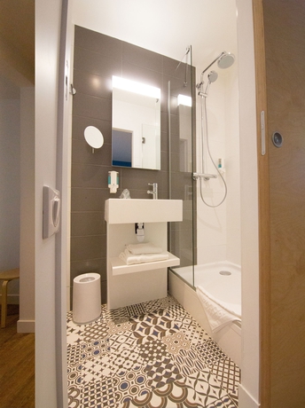 Imagen de la habitación del Hotel La R&eacute;gence, Courbevoie. Foto 15