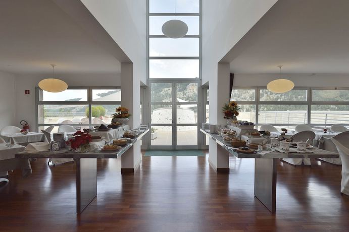 Imagen del bar/restaurante del Hotel La R&eacute;serve Hotel Terme. Foto 5