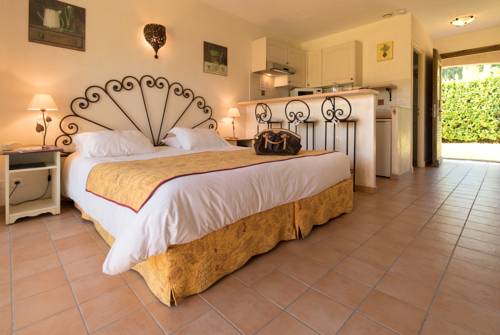 Imagen de la habitación del Hotel La R&eacute;sidence Du Moulin. Foto 7