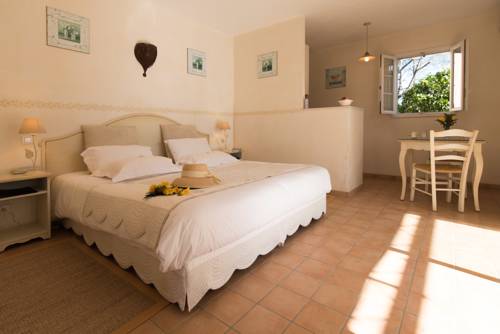 Imagen de la habitación del Hotel La R&eacute;sidence Du Moulin. Foto 13
