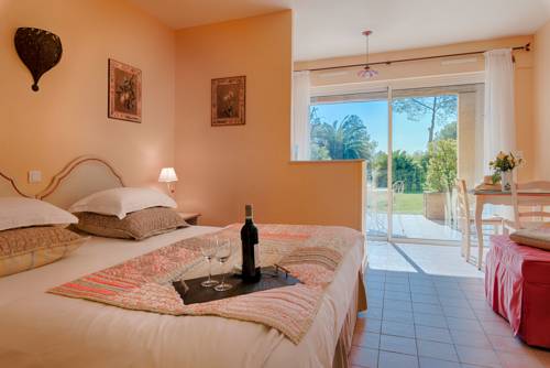 Imagen de la habitación del Hotel La R&eacute;sidence Du Moulin. Foto 15