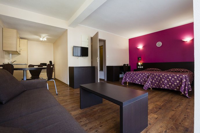 Imagen de la habitación del Hotel La R&eacute;sidence Le Grand T&eacute;tras. Foto 8