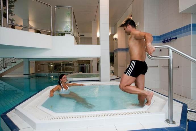 Imagen de la piscina del Hotel La R&eacute;sidence Le Grand T&eacute;tras. Foto 19
