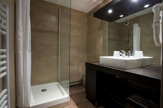 Imagen de la habitación del Hotel La R&eacute;sidence Le Grand T&eacute;tras. Foto 11