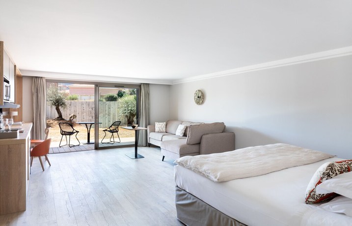 Imagen de la habitación del Hotel La Résidence Santa Maria. Foto 15