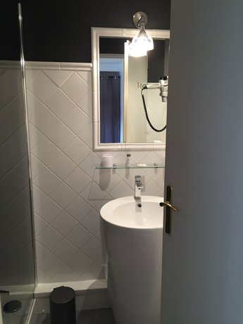 Imagen de la habitación del Hotel La R&eacute;sidence le Prieur&eacute;. Foto 10