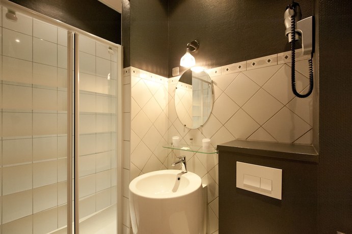 Imagen de la habitación del Hotel La R&eacute;sidence le Prieur&eacute;. Foto 15