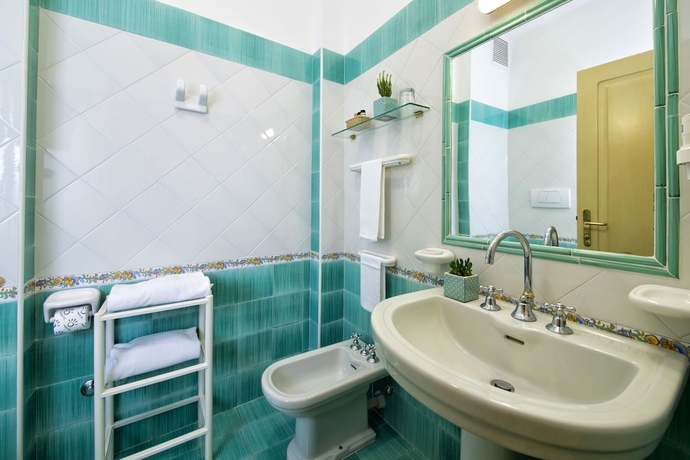 Imagen de la habitación del Hotel La Reginella Resort and Spa. Foto 14