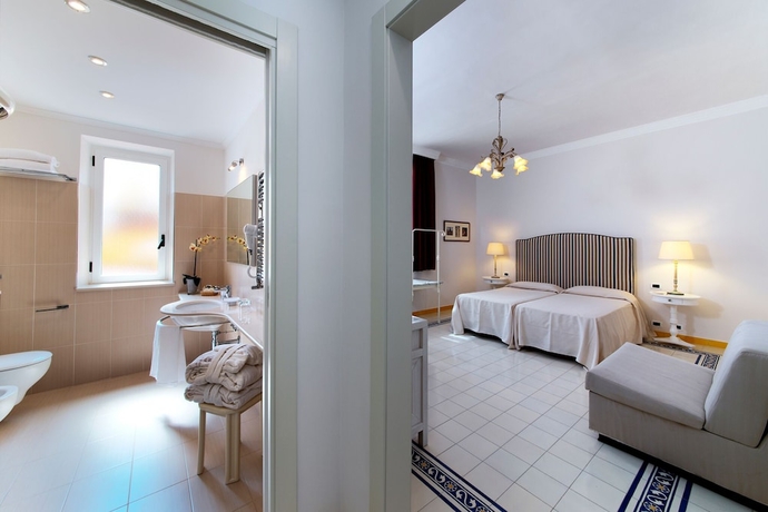 Imagen de la habitación del Hotel La Reginella Resort and Spa. Foto 15